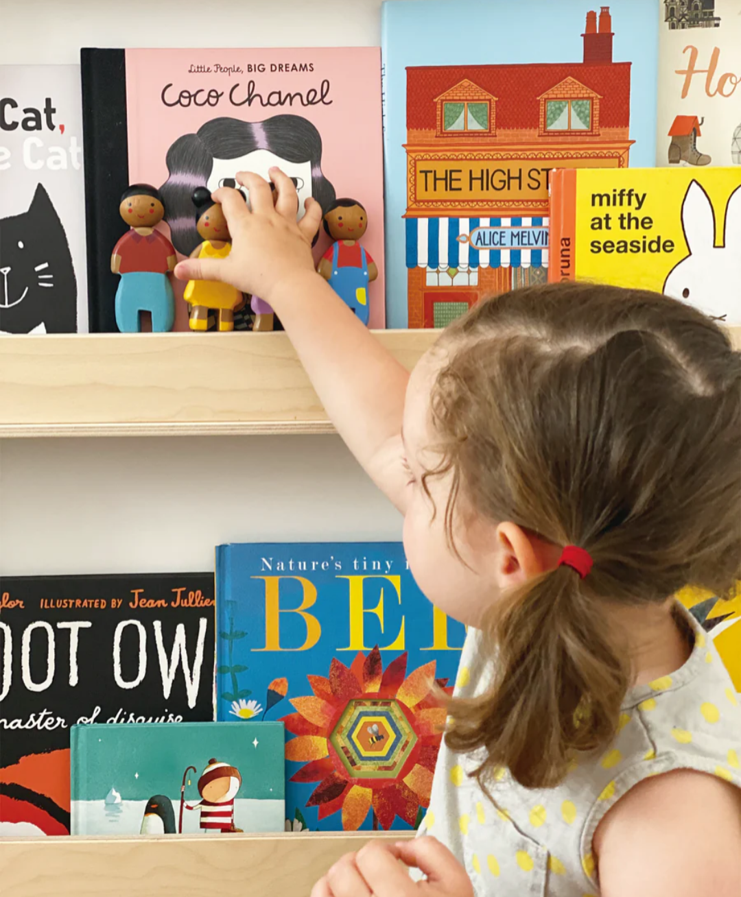 Familia de muñecos en madera sólida