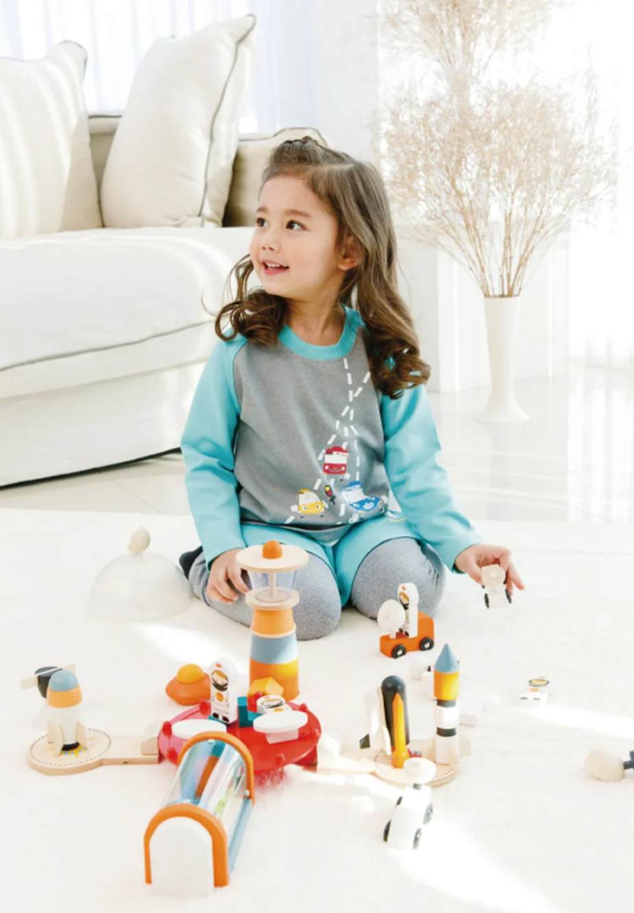 Casa espacial con astronautas