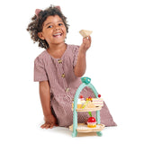 Pastelitos en bello y elegante estante