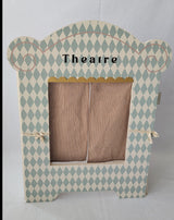 Zara Home teatro infantil en madera con cortinilla